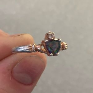 9.5 claddagh ring - simulated alexandrite, 925